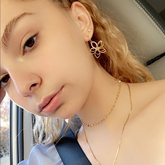 Meet your Posher, Zoe - Picture 4 of 7